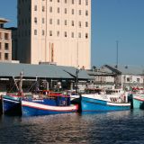 An der Waterfront herrscht immer noch reger Schiffsbetrieb
