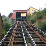 Die alten Lifte und die bunten Hausfassaden
