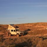 An der einsamen Westküste treffen wir zufälligerweise auf die beiden Franzosen Veronique und Bruno, die ebenfalls in einem Land Rover auf Weltreise sind.
