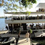 Passend zum Pensionaeren-Alter... gibts eine Bootstour ueber den Sambesi mit Drinks und Stueckli inklusive:-)
