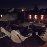 Abends lassen wir uns die Eindrücke des Tages noch mal durch den Kopf gehen, entspannt auf der Dachterrasse.

