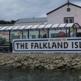 In Port Stanley, der Hauptstadt der Falkland-Inseln, legen wir ebenfalls einen Stopp ein und besichtigen eine richtig kuriose Stadt mit aber unglaublich freundlichen Bewohnern.
