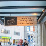 Roger hat sein Lieblings-Geschäft in Vancouver bereits gefunden. Ob er hier Namensvetter-Rabatt erhält?
