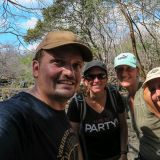 Zusammen mit Esther und Dani machen wir einen kleinen Ausflug in den nahe gelegenen National Park Santa Rosa. Dieser Park ist bekannt für seine artenreiche Tierwelt, u.a. auch für Pumas und Jaguare. Wäre doch gelacht, wenn wir keinen dieser Vierbeiner vor die Linse bekommen.
