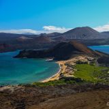 ... von wo man einen fantastischen Überblick über die Vulkanlandschaft Galápagos erhält. (Insel Bartolomé)
