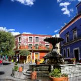 Kleiner, gemütlicher Dorfplatz in Guanajuato. 
