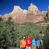 Bei einem Aussichtspunkt im Zion-Canyon angelangt, wird es Zeit für das obligate Gruppenfoto.
