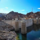 Bevor Sarah und Beat ihr WoMo in Las Vegas wieder zurückgeben, besuchen wir noch den legendären Hoover Staudamm. 
