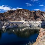 Der Wasserspiegel ist deutlich gesunken; kein Wunder bei dem Wasser- und Stromverbrauch in Las Vegas.
