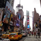 Wir starten unsere Erkundungstour in NYC beim Times Square.
