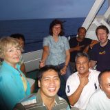 Gruppenfoto mit einem Teil der "La Tour" Crew. Neben Roger ist uebrigens unser Kapitaen. 
