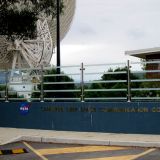 Kurz vor Canberra befindet sich das "Deep Space Communication Center" der NASA. Ein solches Center gibt es nur noch in den USA und eines in Spanien. 
