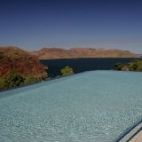 Ein Pool mit Aussicht auf den grössten Stausee von Australien, dem "Lake Argyle". 
