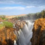 Der Kunene River, welcher sich in Form der Epupa-Fälle ergisst, trennt die beiden Länder Angola und Namibia.

