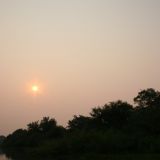 Langsam neigt sich die Sonne über dem Rio Claro
