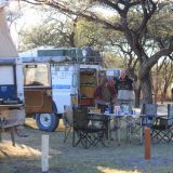 Gemütlicher Tratsch auf dem Namutoni Camp

