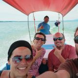 Wir Vier chartern uns ein Boot nach Livingstone. 
