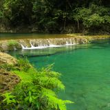 Traumhaft schön gelegen und glasklares Wasser. Wären da nur nicht soviele Fische drin :-(. 
