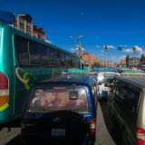 Schon viel mehr Verkehr erwartet uns in El Alto, dem höher gelegenen Stadtteil von La Paz. 
