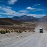 Ein Teilstück der Strecke ist recht mühsam zu fahren. Im Minutentakt kreuzem einem die LKW's, welche Borax auf dem Salar de Surire abbauen und wegtransportieren. 
