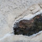 Vor diesen "Ojos" (Löchern) muss man ganz schön aufpassen. Wenn man mit Tempo in ein solches Loch fährt, kann man mit seinem Fahrzeug einbrechen oder es überschlägt einen. Alles schon passiert.
