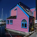 Farbenfrohe Hausboote an der Fishermans Wharf in Victoria.
