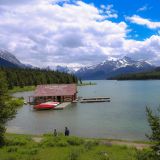 Das Wahrzeichen vom Jasper N.P., der Maligne Lake.
