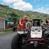 Bei der Panaderia Suiza lernen wir Marco kennen. Er ist gehbehindert und hat sich dieses 4x4 Mobil selbst gebaut. Da er ein riesiger Fan von 4x4 Fahrzeugen ist, haben wir ihm als kleine Erinnerung unser MOWAG-Schild geschenkt. 
