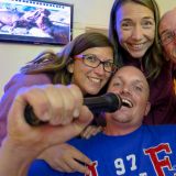 Mit Marita und Jan haben wir zwei perfekte Performer für einen gemeinsamen Karaoke-Abend gefunden. 
