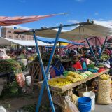 ... ein traditioneller Bauernmarkt statt. 
