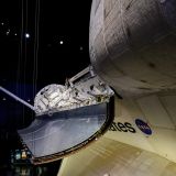 Man ist so nahe am Space-Shuttle, dass man es fast mit den Händen berühren kann. Kaum zu glauben, dass allein die Atlantis 33 Male ins All geflogen ist.
