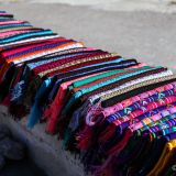 Farbenfrohe Tücher der Tarahumara Indianer.
