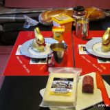 Ostern - zum Glück gibt's die Lindt-Häsli fast überall auf der Welt - nur bekommt die amerikanische Version leider keine Glöckchen. Dreimal darf man raten weshalb nicht...
