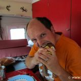 Nach über 6 Monaten CH-Schokoladenentzug, hat der Hase nicht lange bei uns überlebt.
