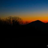 ...  und werden mit einem spektakulären Sonnenaufgang aus den Federn geholt.
