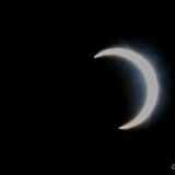 Wie es der Zufall so will, sind wir genau in der Gegend, wo eine ringförmige Sonnenfinsternis stattfindet. Am Besten sichtbar war es in Coyhaique, wir waren etwa 120km weiter südlich. Aber trotzdem urig schön um es anzuschauen.
