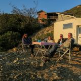 Mit Landyfahrern wird's immer schön gemütlich. Am Fusse der Kuélap-Ruinen verbringen wir mit Iris und Stefan aus dem Kanton Schwyz einen unterhaltsamen Abend.
