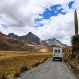 Vom Parque Nacional Puya Raimondii kann man über eine holperige Piste ...
