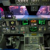 Cockpit-Replikat von einem Space Shuttle.
