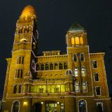 Weihnachtlich geschmücktes Gerichtsgebäude in San Antonio.

