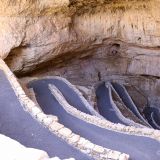 Wir wandern durch die fantastische Unterwelt der Carlsbad Caverns. Hier der Eingang, es geht insgesamt 270 Höhenmeter abwärts.

