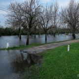 Nach tagelangem Regen verwandelt sich der Campingplatz bei den Thermen von Guaviyu (Uruguay) in eine Seen-Landschaft. 
