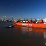 Gleich neben unserer "Grande America" macht sich die "Rio Negro" von der Reederei "Hamburg Süd" ebenfalls auf die lange Reise zurück nach Europa.
