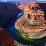 Horseshoe Bend, eine enge Kurve des Colorado-River.
