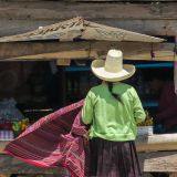 Hier, in der Nähe von Pollock, tragen die Frauen riesige Strohhüte, welche uns an die Sombreros der Mexikaner erinnern.
