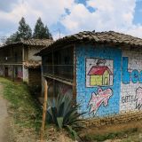 Bei Neuwahlen in Peru wird oft statt auf Plakaten die Wahlpropaganda direkt auf die Hausmauern gemalt.
