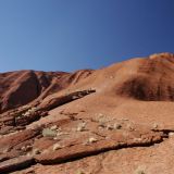 Der berühmte Ayers Rock-Climb, den man jedoch aus Respekt gegenüber den Aborigines nicht machen sollte.
