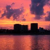 Sonnenuntergang über Maroochydore an der Sunshine Coast. 
