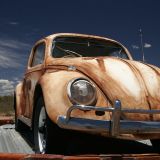 Dieser VW-Käfer stammt zwar nicht aus dem Mad Max Film, steht aber bestimmt ebenso lange hier in Silverton. 
