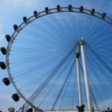 In Singapur befindet sich das grösste Riesenrad der Welt, der "Singapore Flyer" mit einer Höhe von 165m.
